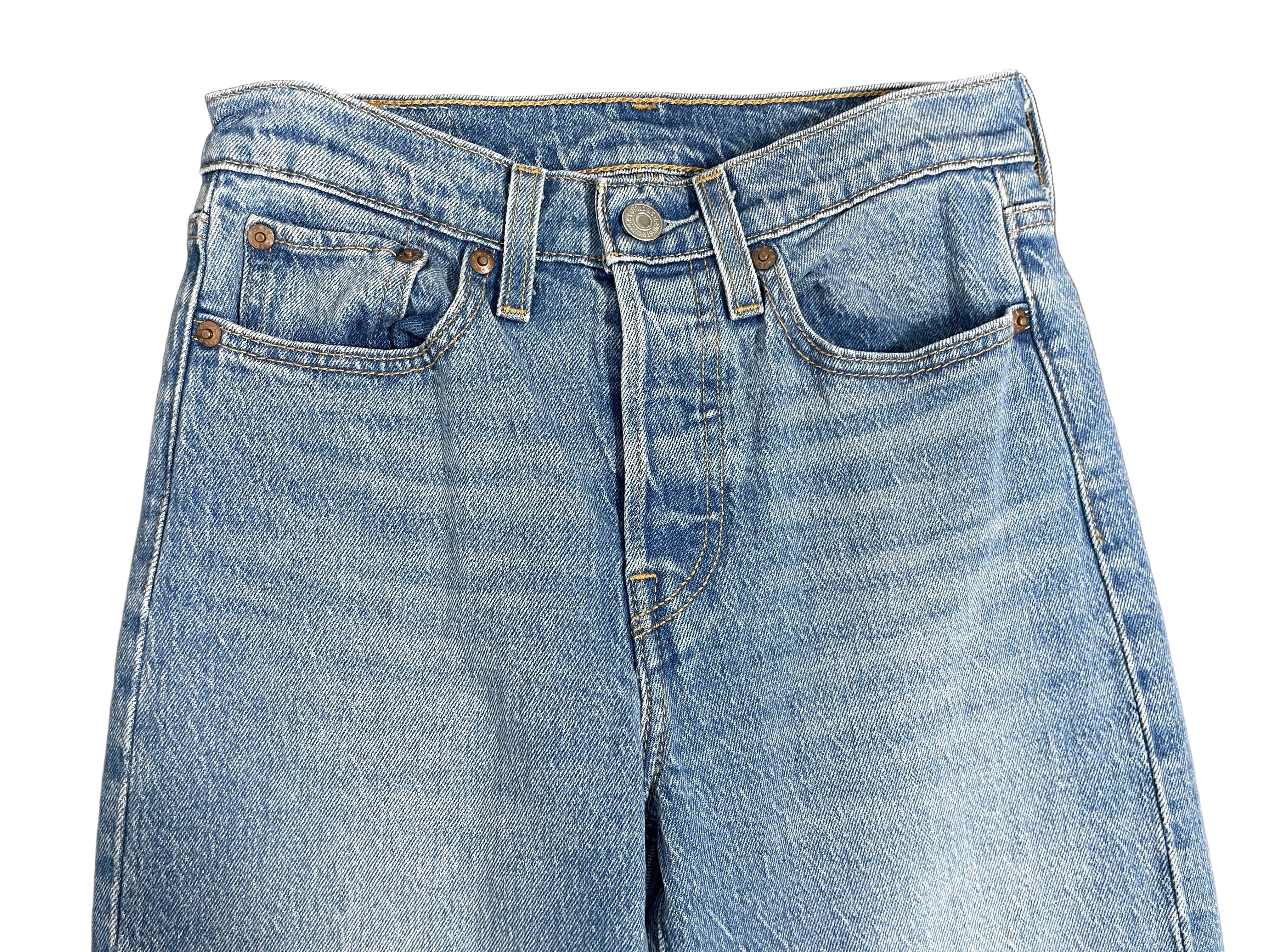 Levi's 501 '90s W24 L28 light blue straight leg jeans front view