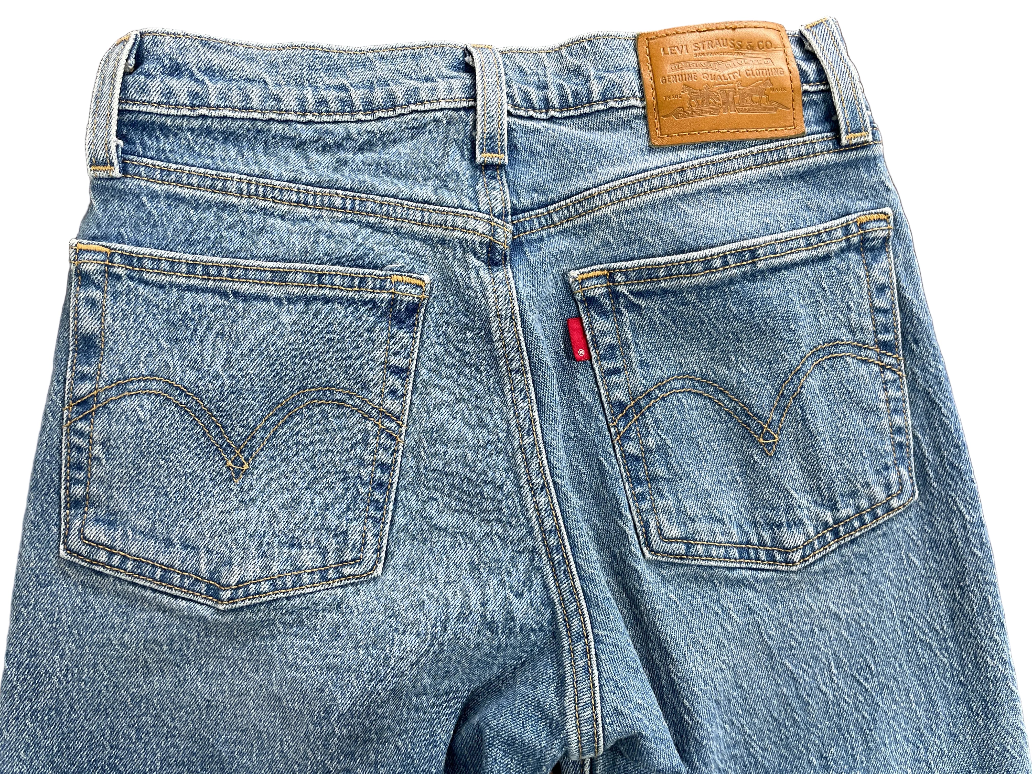 Size 24 Levi’s Wedgie Straight Light Wash Jeans Back Pockets Red Tab Detail