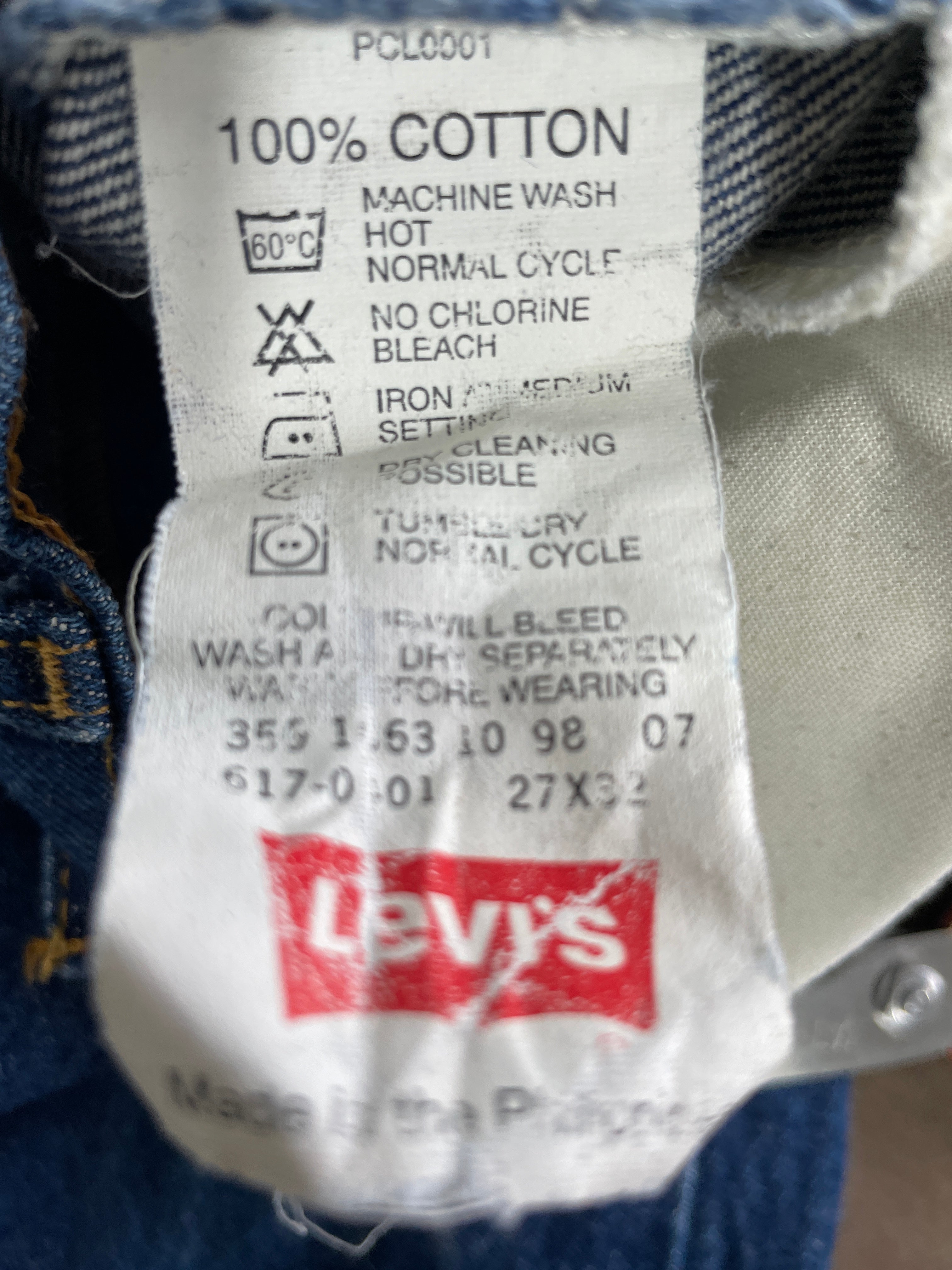 Size 27 Vintage Levi’s 517 Blue Jeans Care Label Detail