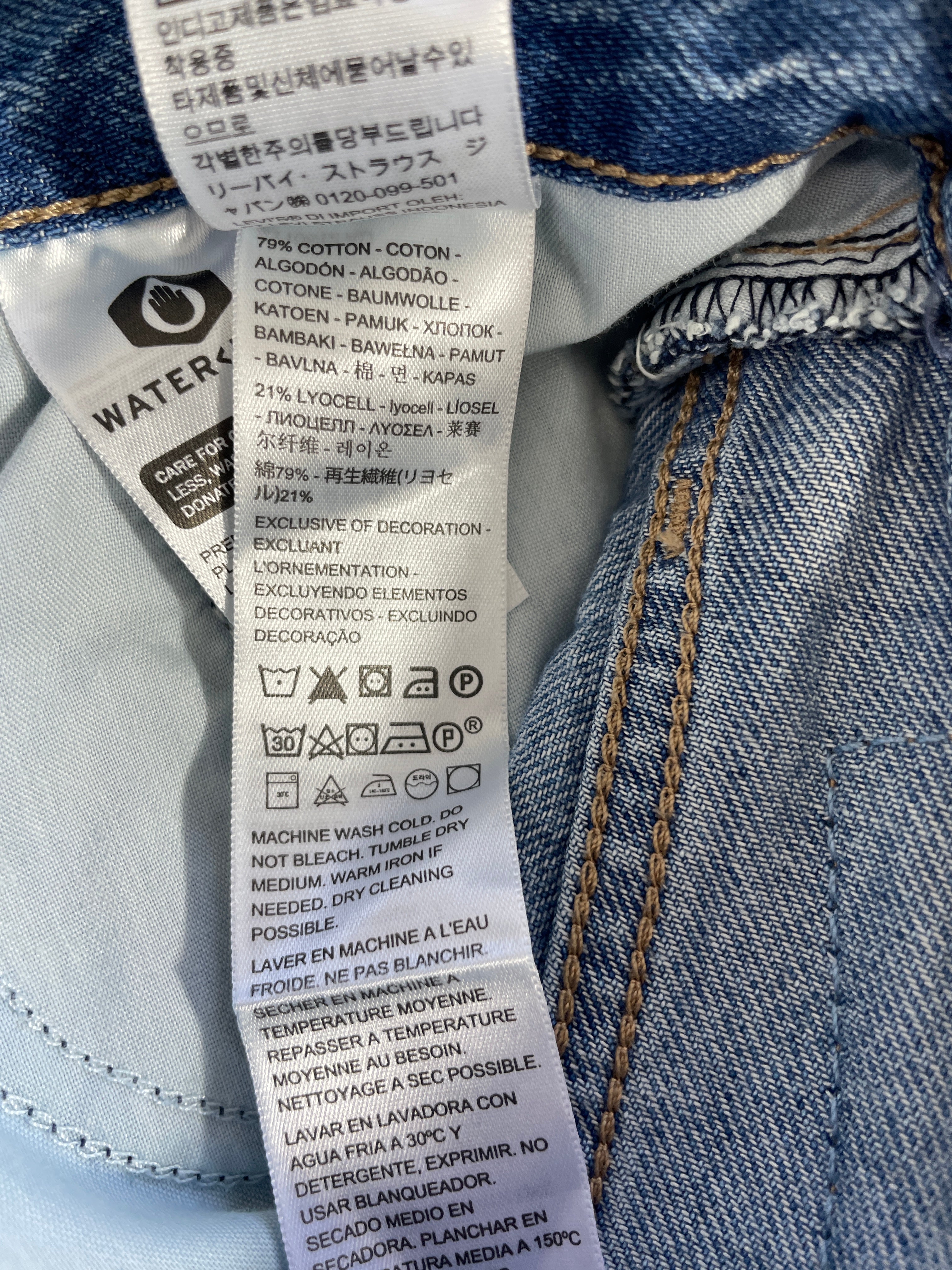 Size 28 Levi’s Baggy Dad Blue Jeans 79% Cotton 21% Lyocell Label