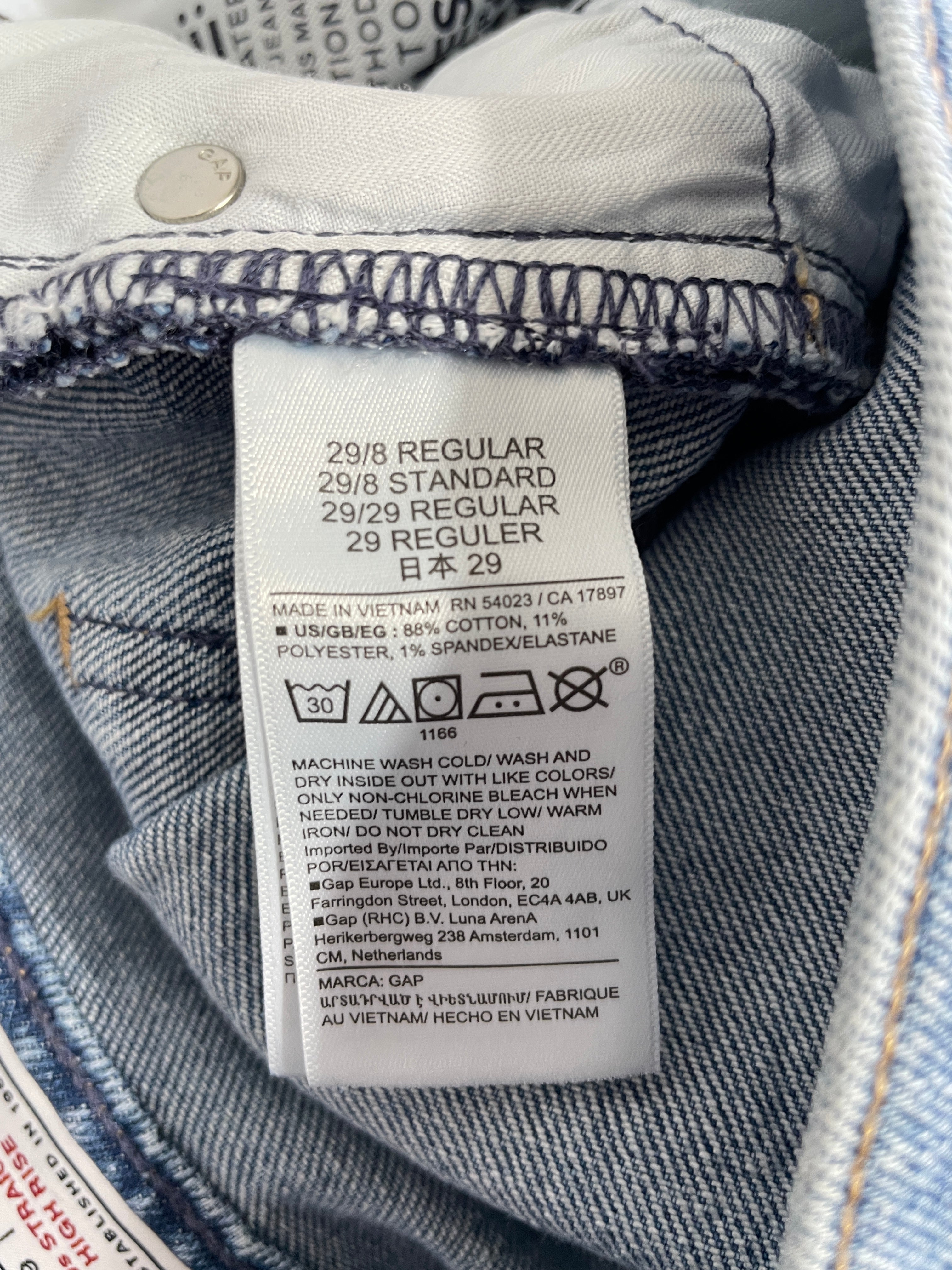 Size 29 Gap High Rise ’90s Straight Jeans 88% Cotton Fabric Care Label