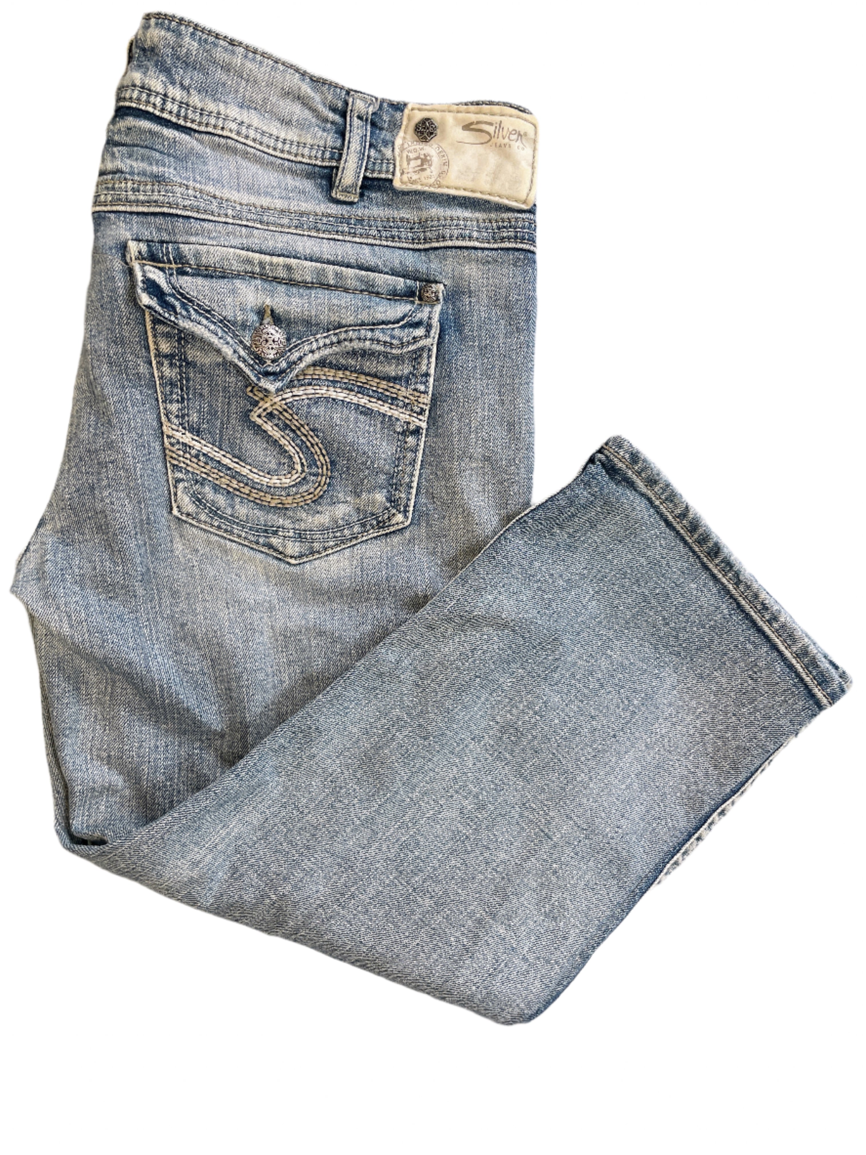 Silver Mckenzie light wash capri jeans with embroidered back pockets, size 32