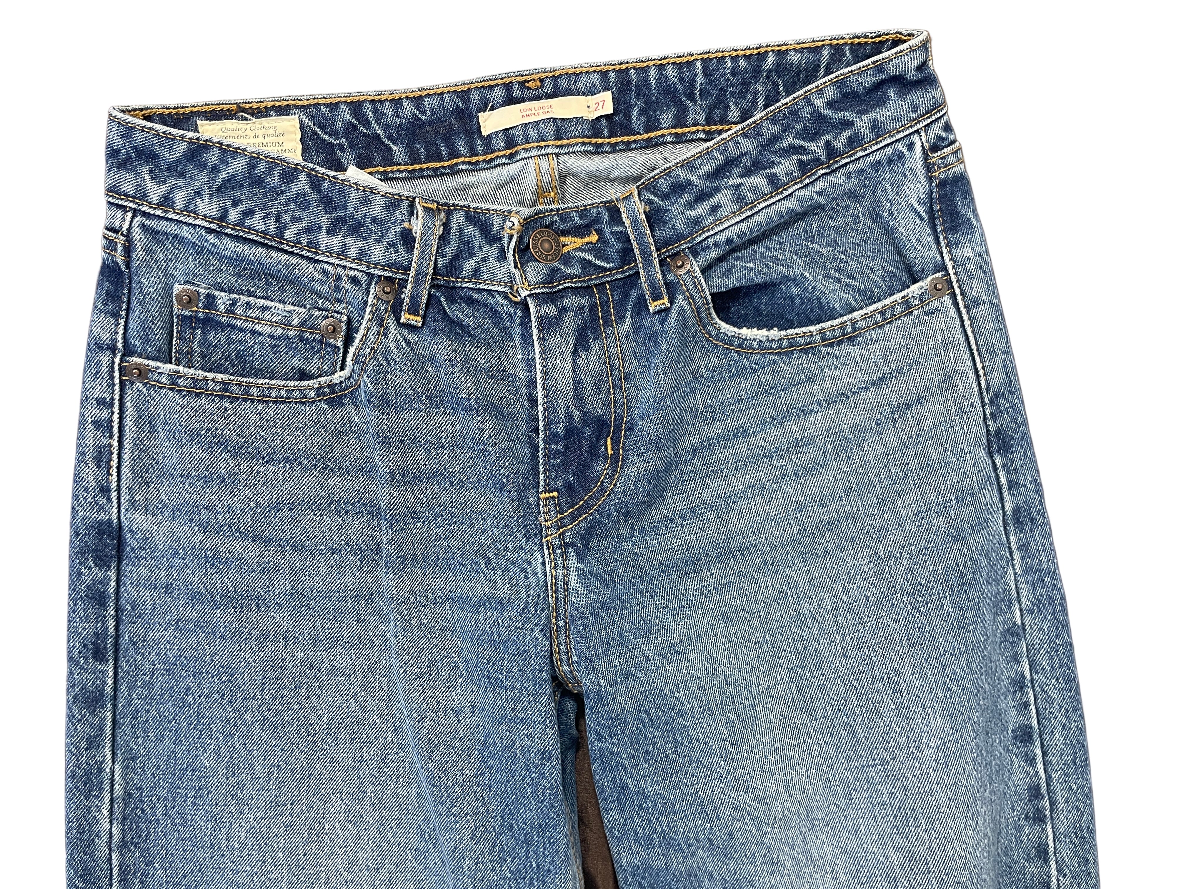 Llevi’s women’s low loose jeans front view