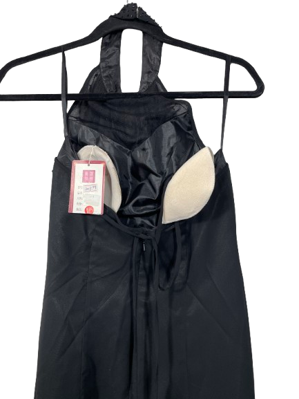 Xi Rong Yi Qipao black formal dress back zipper and built-in bust cup detail