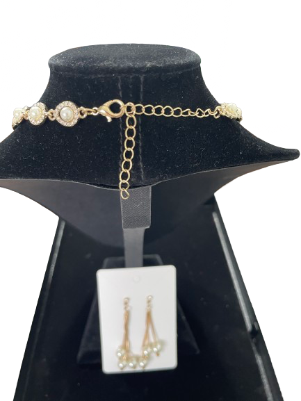 Back view of faux pearl rhinestone necklace with extender chain