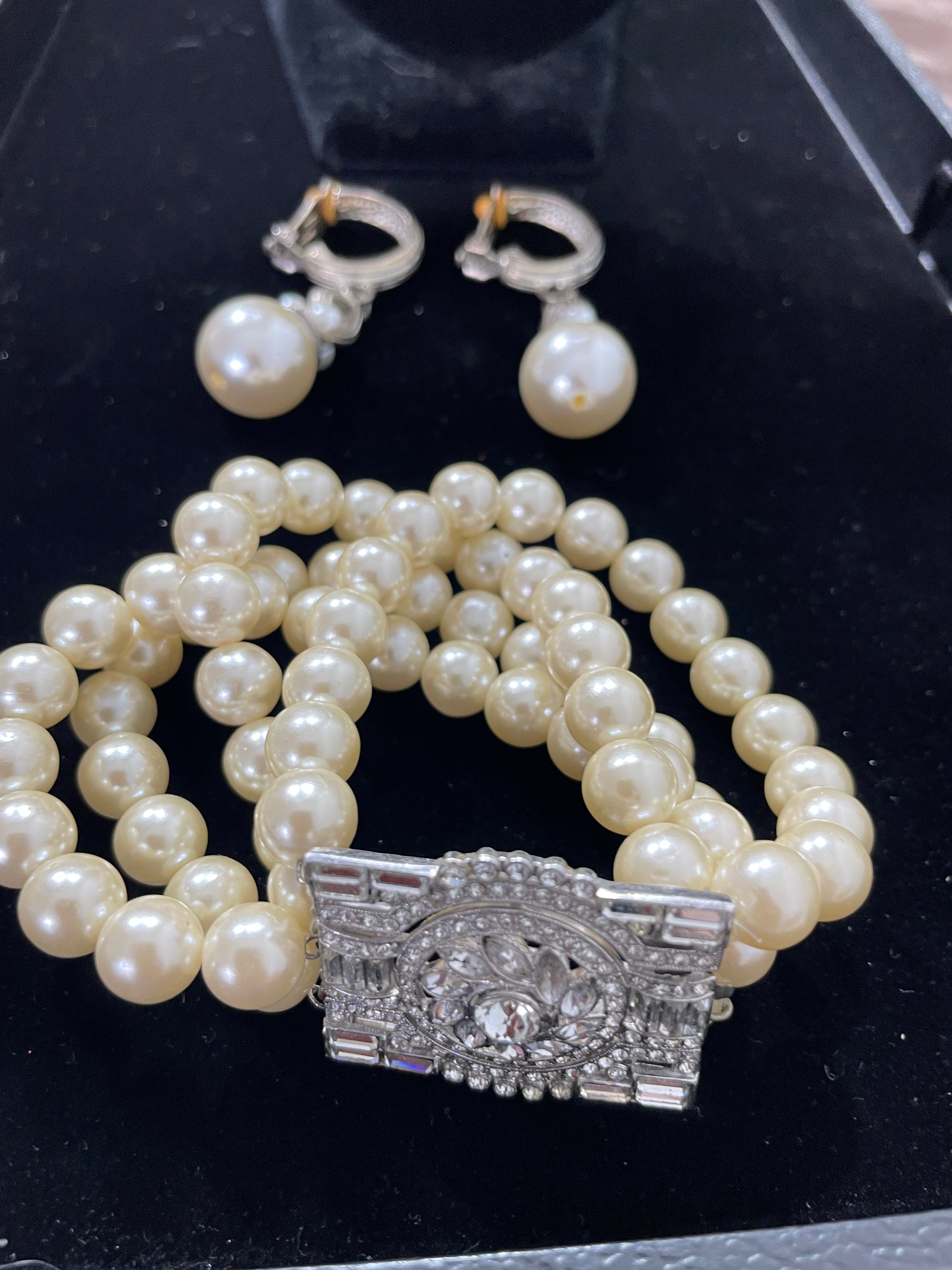 Faux pearl bracelet with rhinestone clasp vintage style