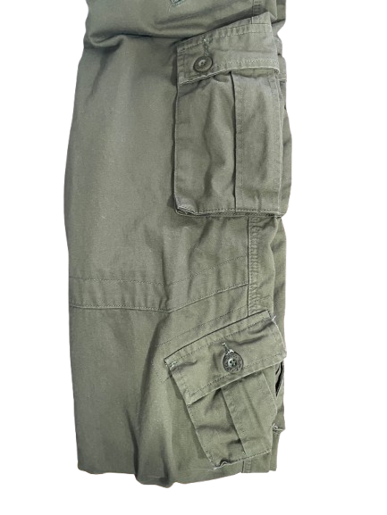 ide view of multi-pocket cargo detailing on the leg.