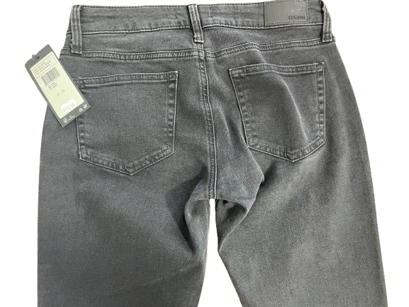 Back view of Mavi Alexa jeans showing the pocket placement and black leather Mavi patch.