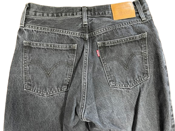 Levi’s women’s Dad Jeans washed black denim back pockets red tab