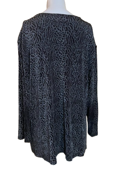 back view grey black animal print top