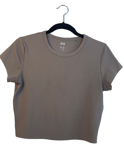Uniqlo AIRism size medium brown Ultra Stretch cropped T-shirt front