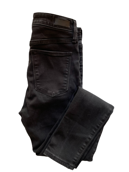 A pair of black high-rise Abercrombie & Fitch jean leggings with front pockets and mock back pockets.