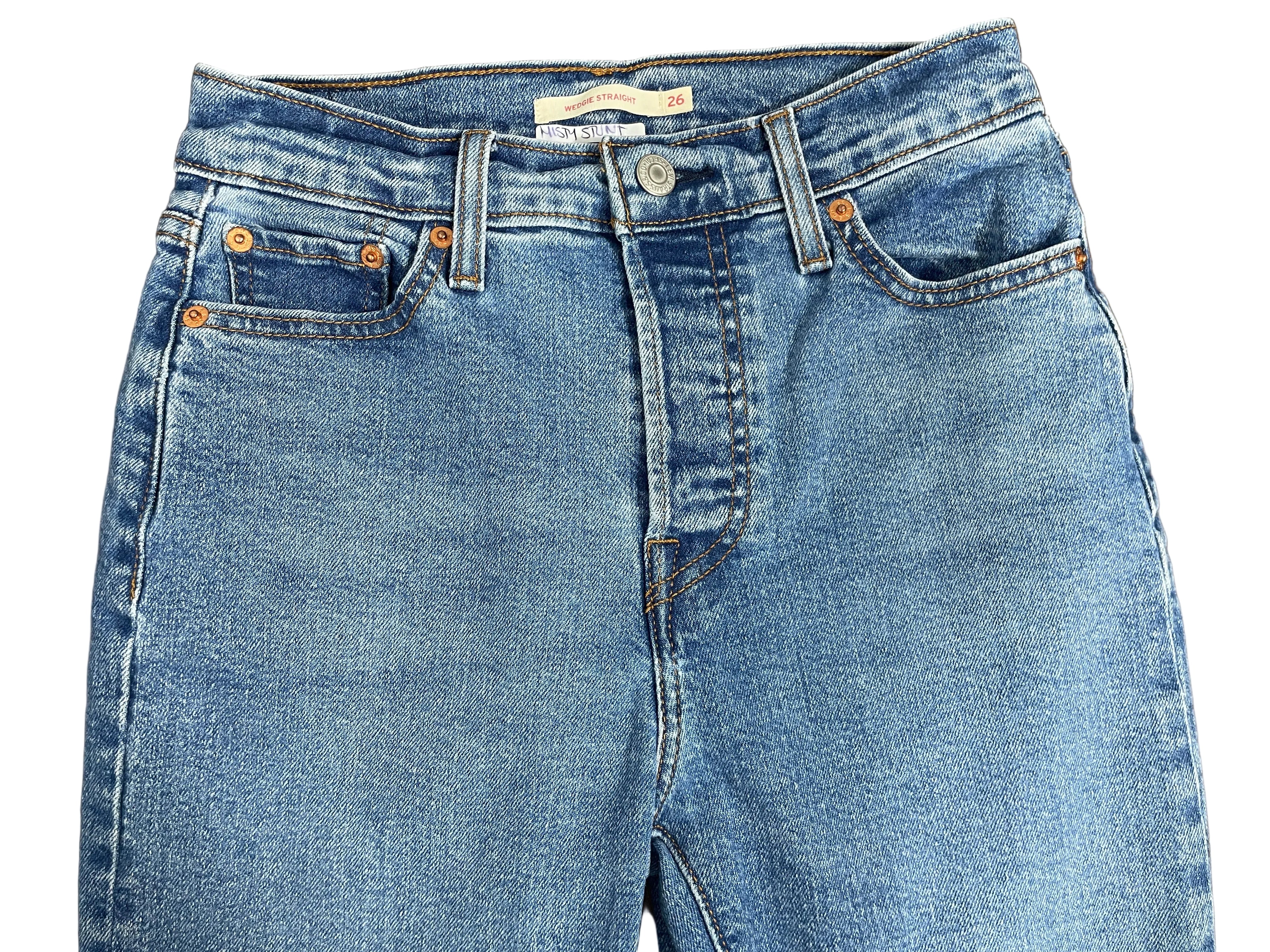 Levi’s Wedgie Straight size 26 blue high rise straight leg jeans front view