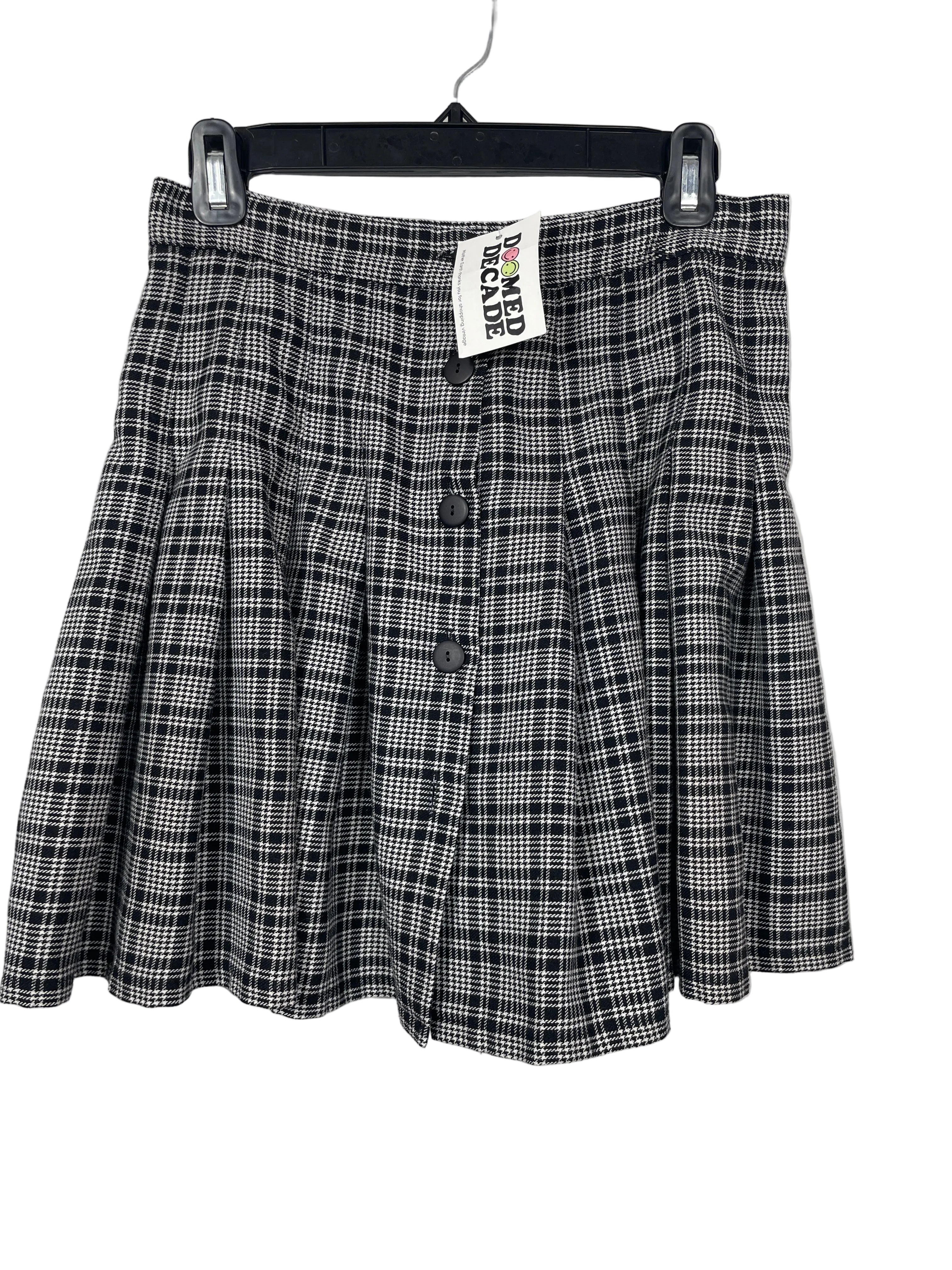 Vintage M Collection size 11 black and white plaid pleated mini skirt front
