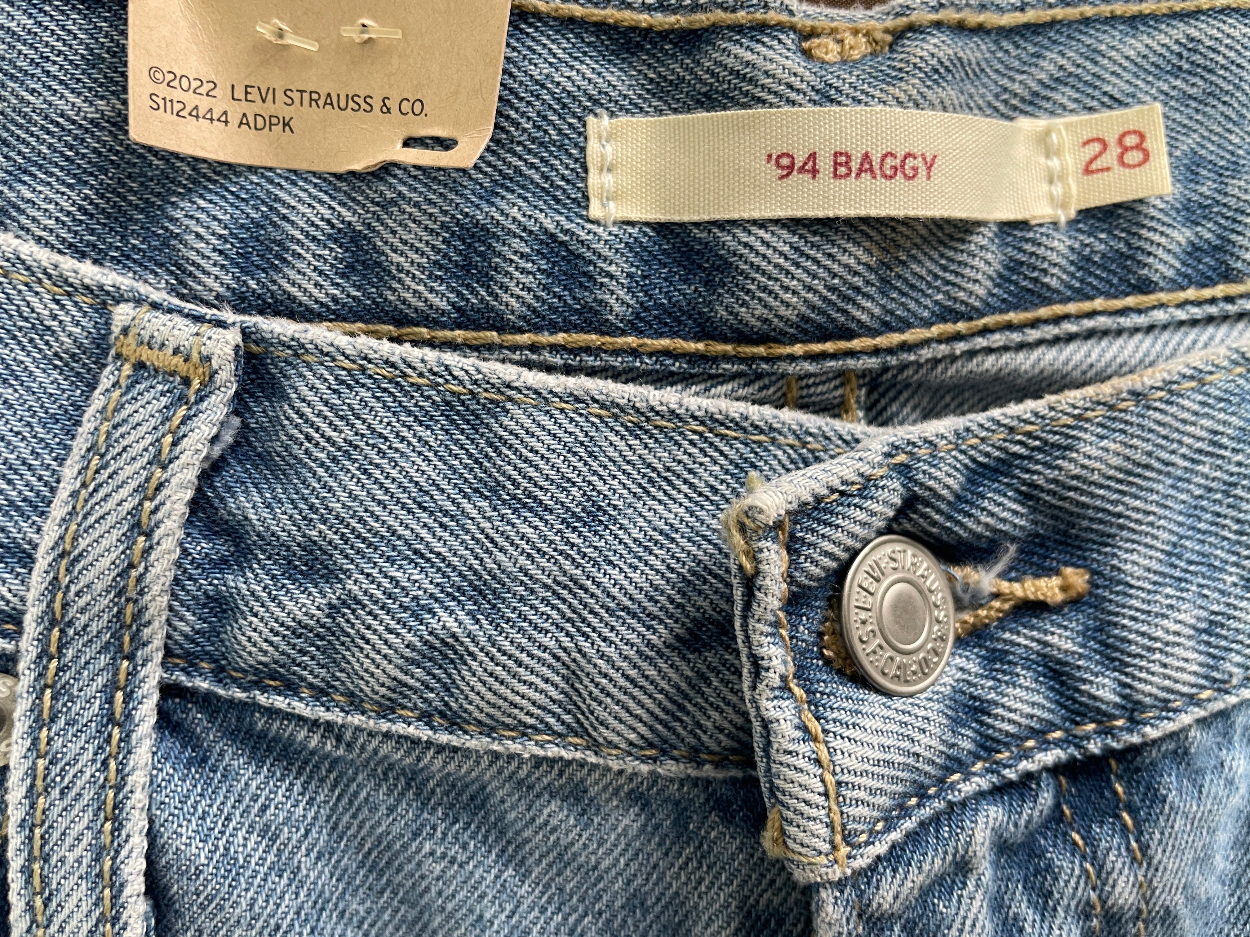 Size 28 Levi’s ’94 Baggy Jeans Style Label A3510-0002