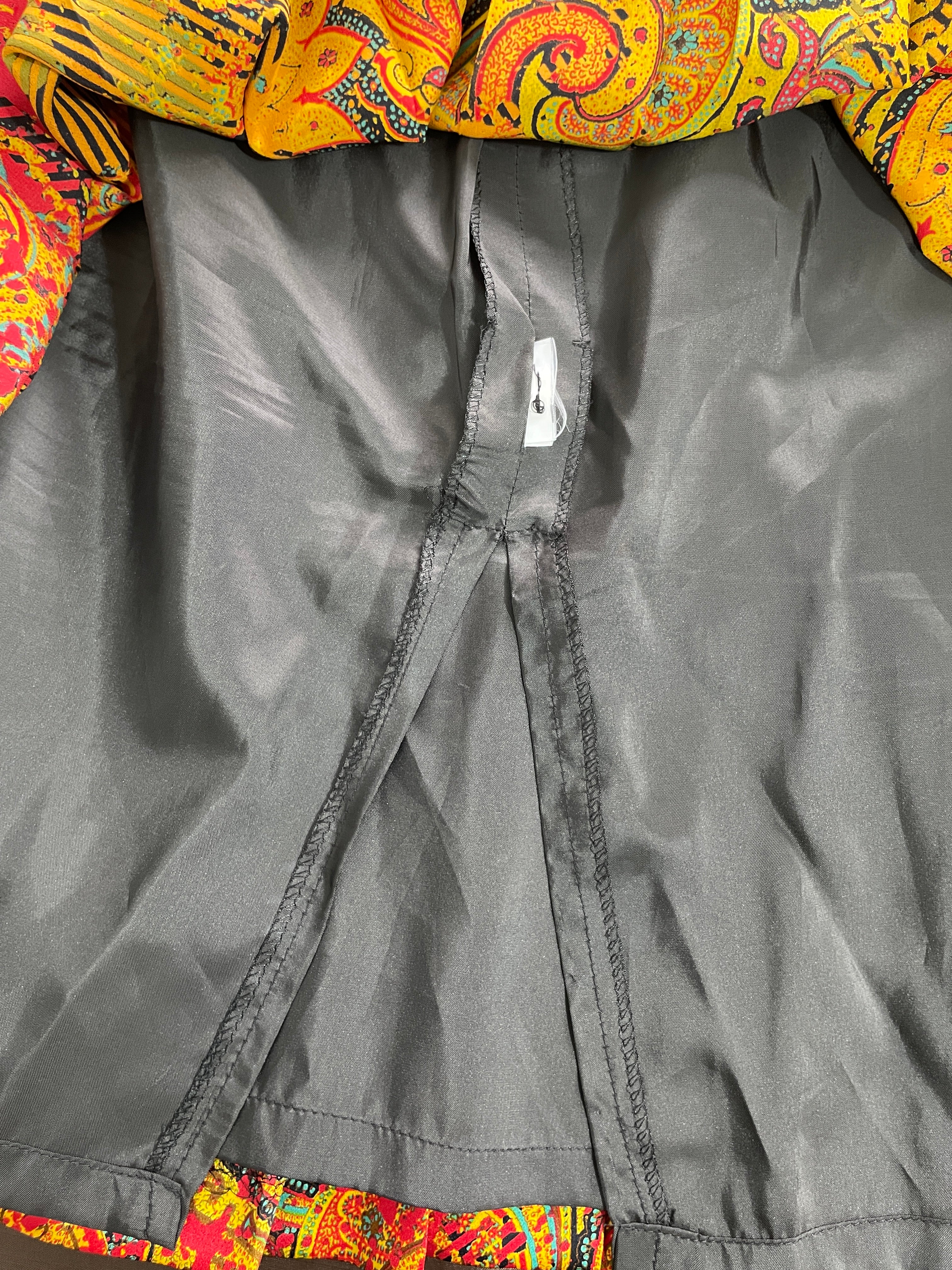 Size 10 Vintage Louis Féraud Silk Pleated Skirt Interior Lining
