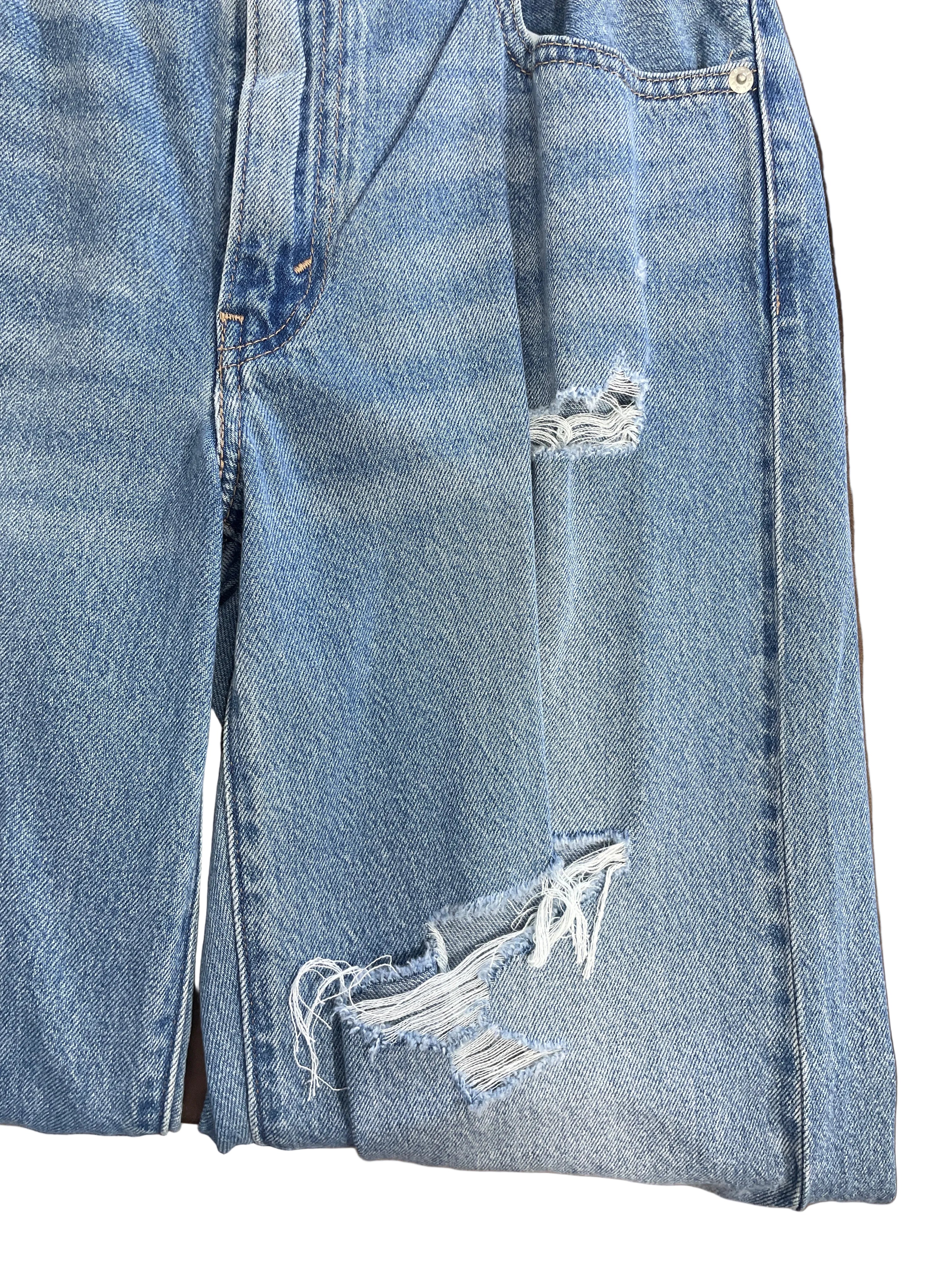Size 28 Levi’s Baggy Dad Blue Jeans Distressed Ripped Leg Detail