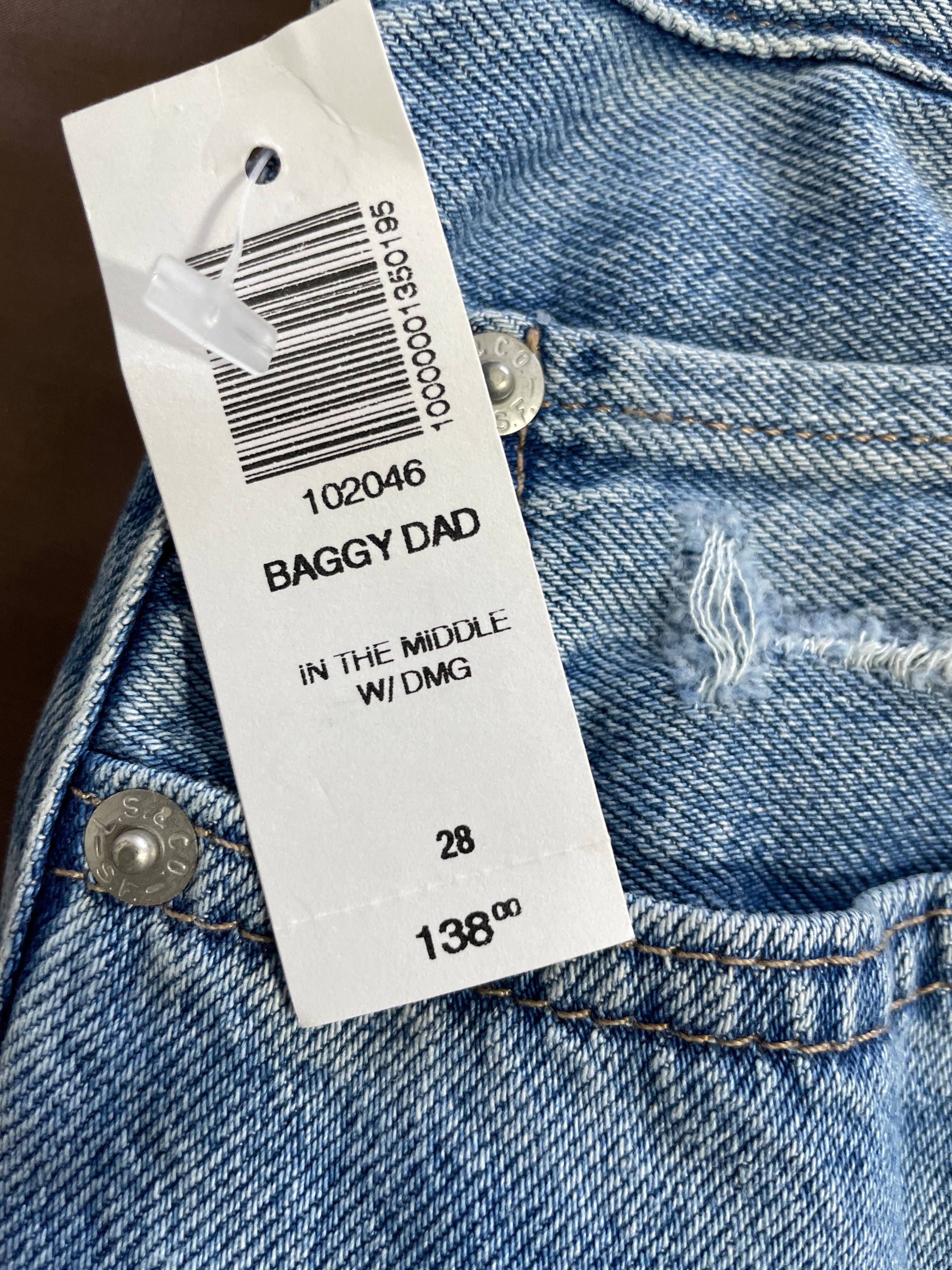 Size 28 Levi’s Baggy Dad In the Middle Jeans Original Hangtag
