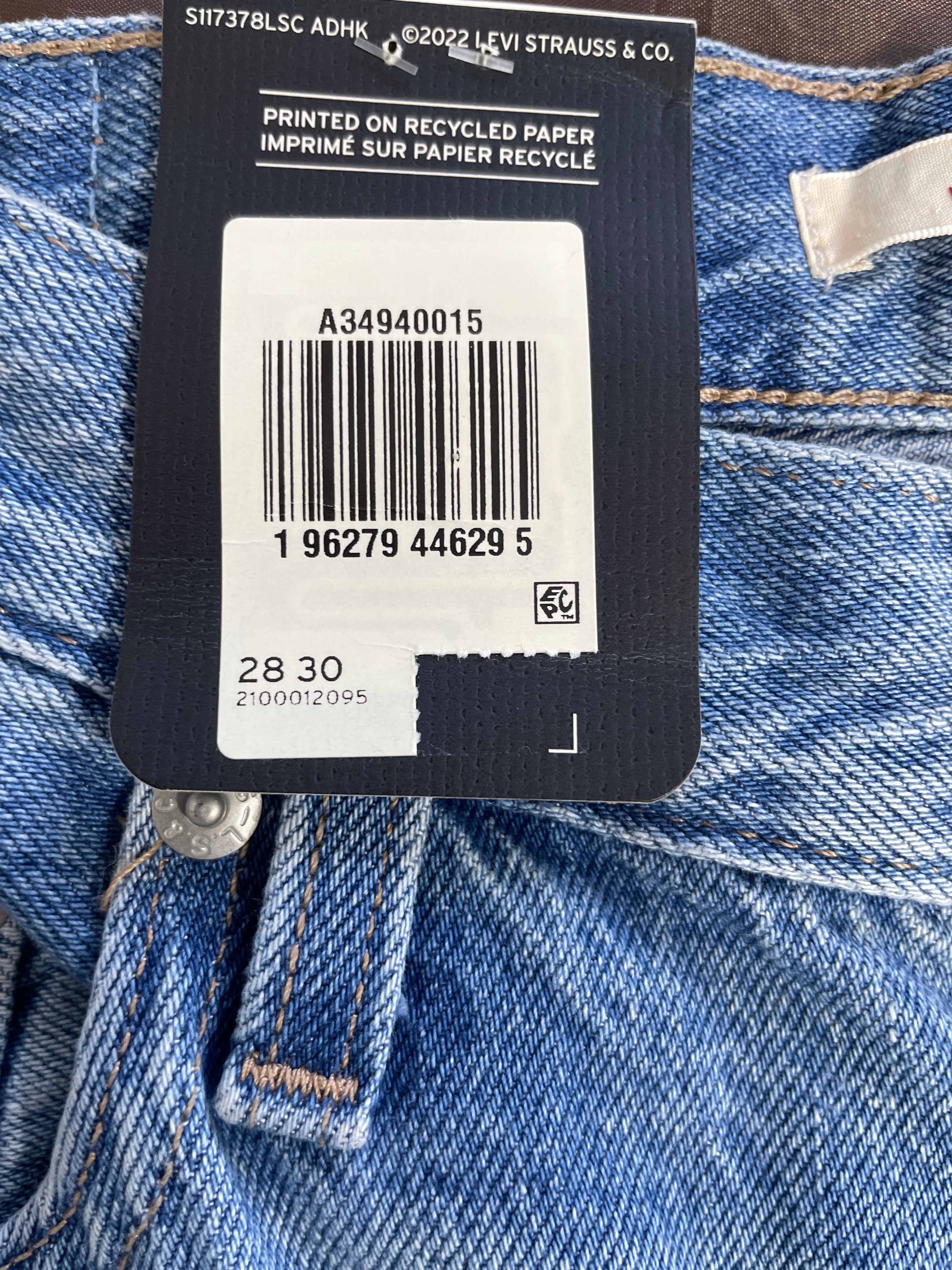 Size 28 Levi’s Baggy Dad A3494-0015 Blue Jeans Product Tag
