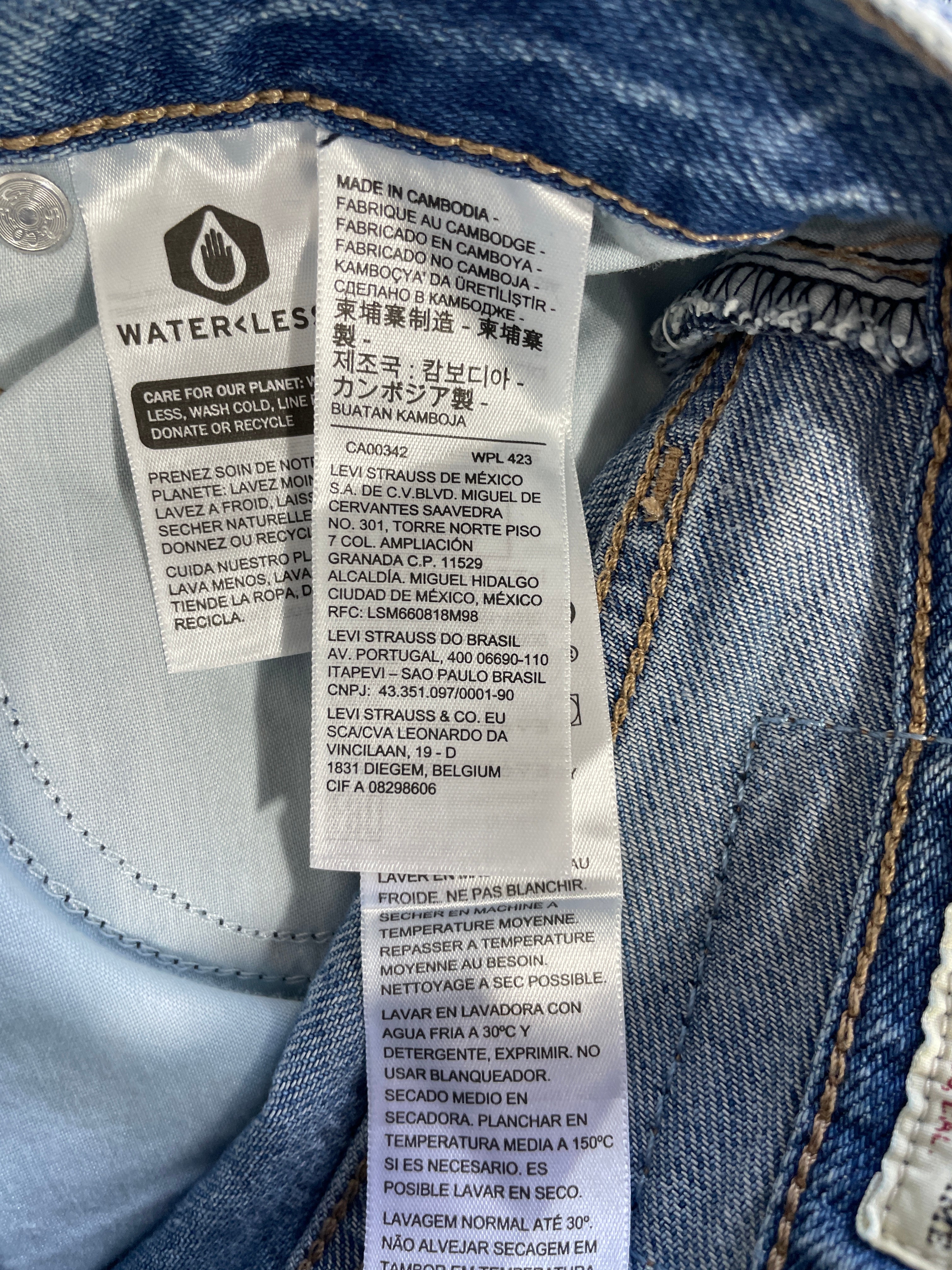 Size 28 Levi’s Baggy Dad Blue Jeans Made in Cambodia Label