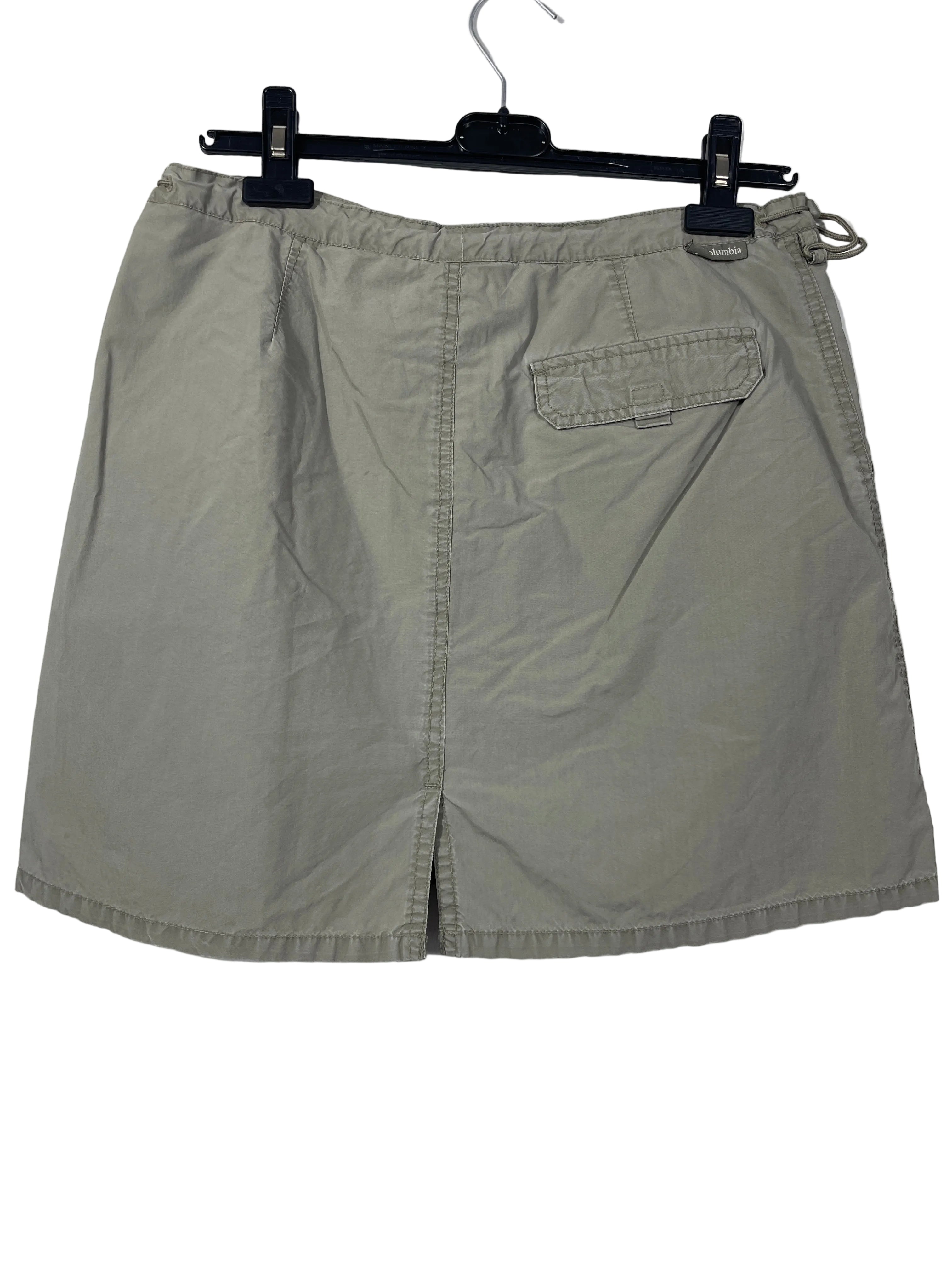 Columbia sage green utility skort size Medium back view with flap pocket and centre vent