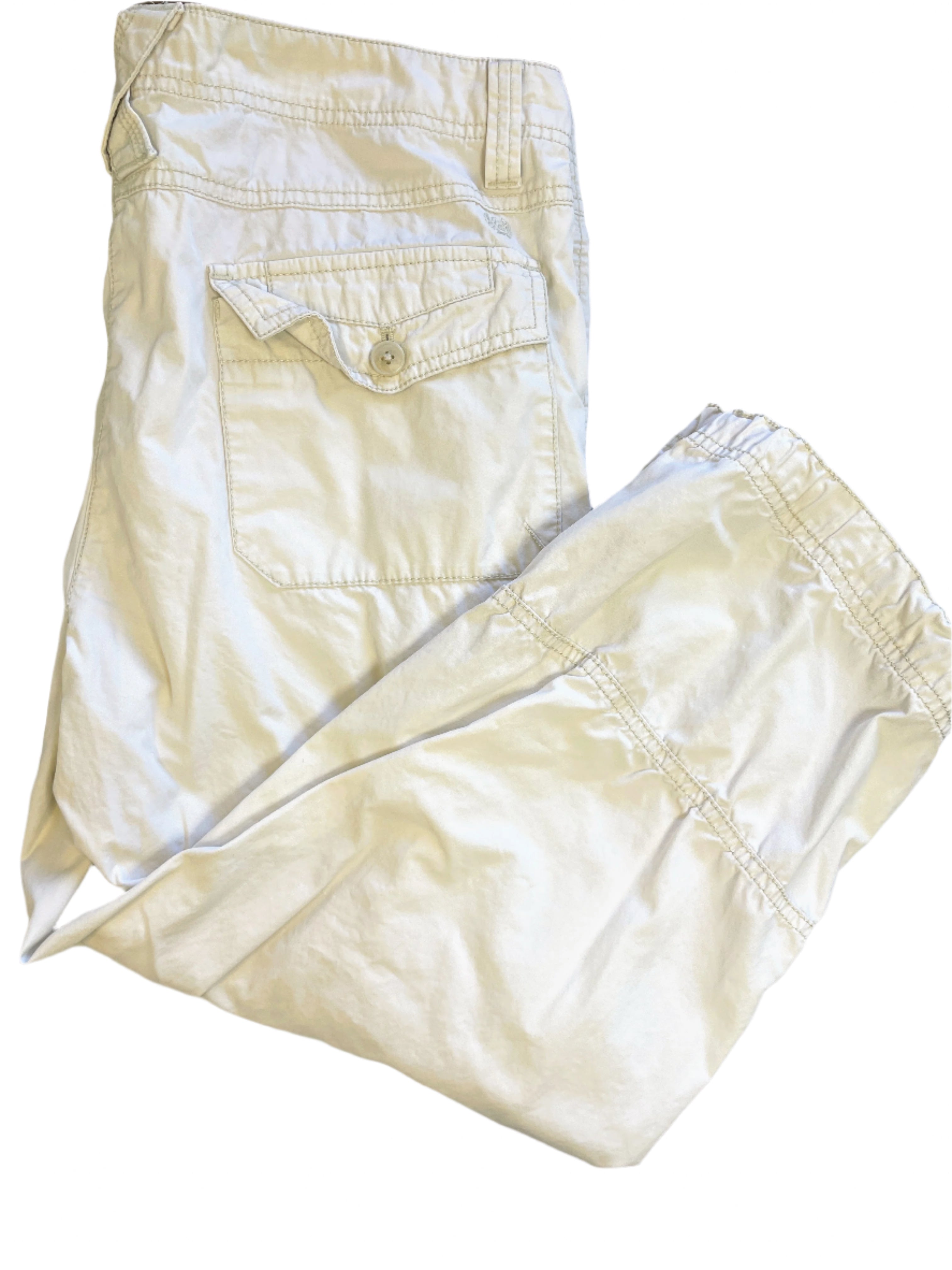 IZOD cream 100% cotton cargo capris size 12 with flap pockets and drawstring leg openings.
