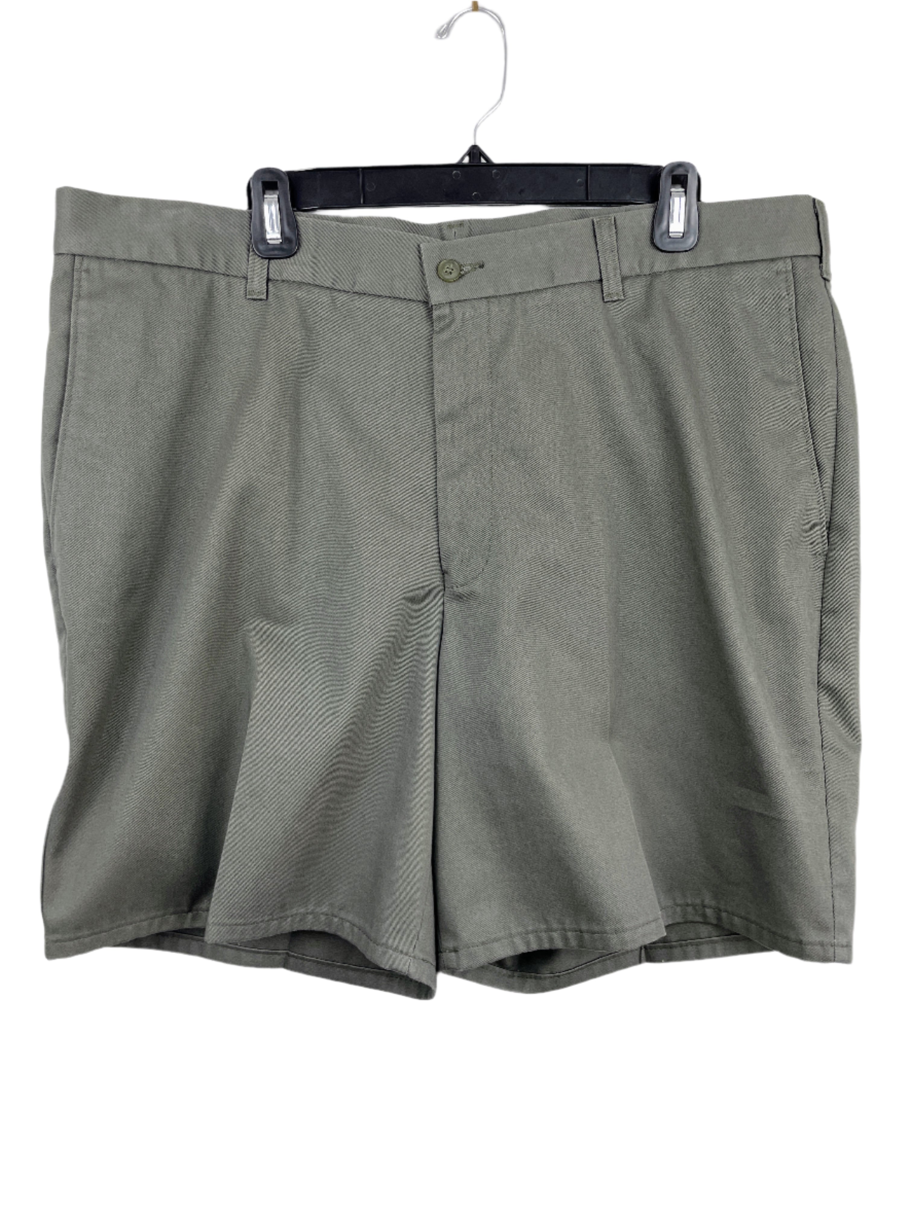 utbacks men’s army green cotton shorts size 40 with zipper front and pockets