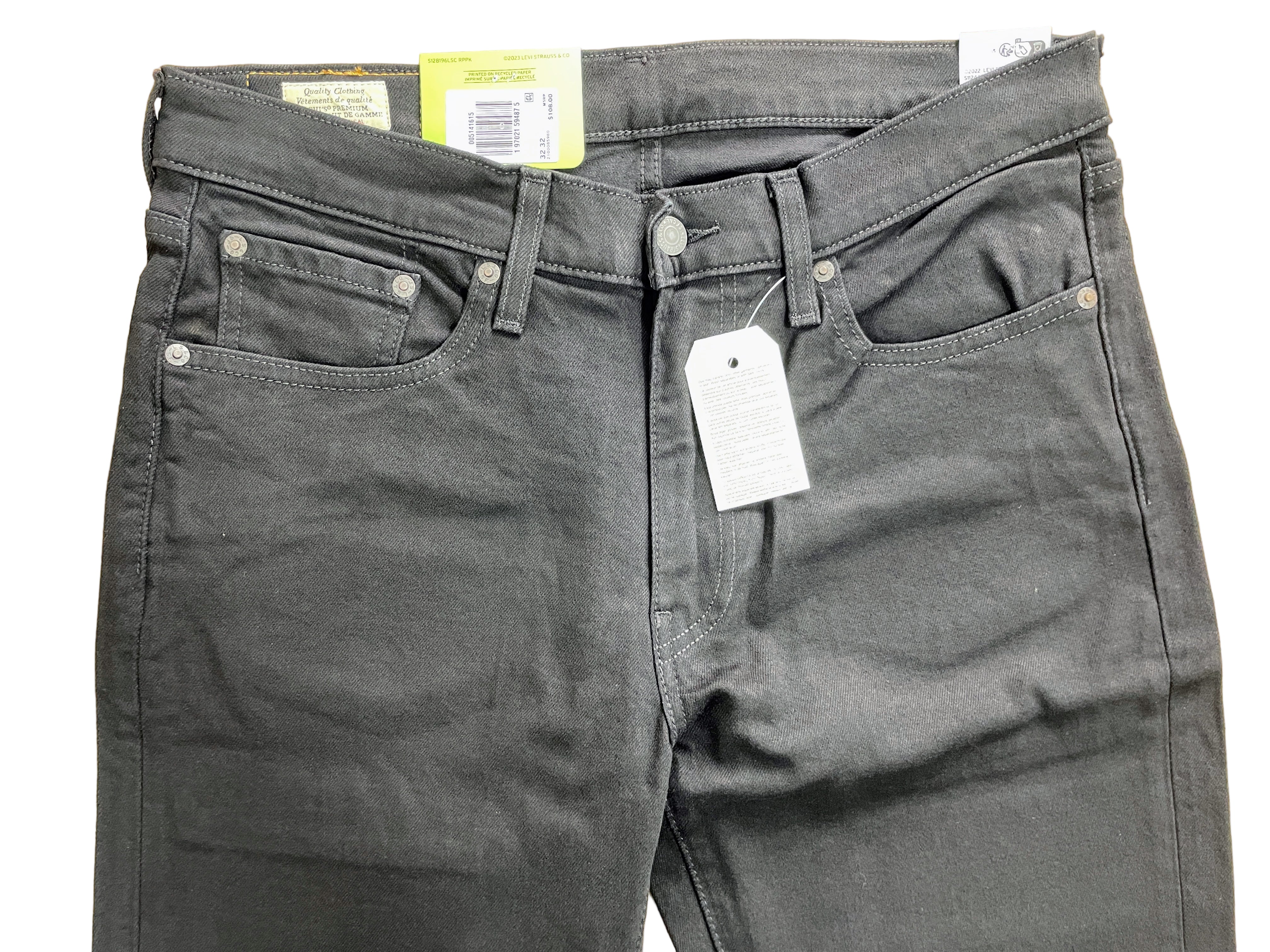 Levi's 514 black straight jeans front view