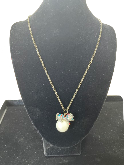 Cat pendant necklace with multicolour rhinestones and pearl accent