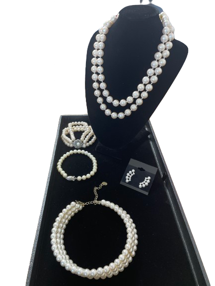 Five-piece faux pearl jewellery set with necklaces, bracelets, and earrings