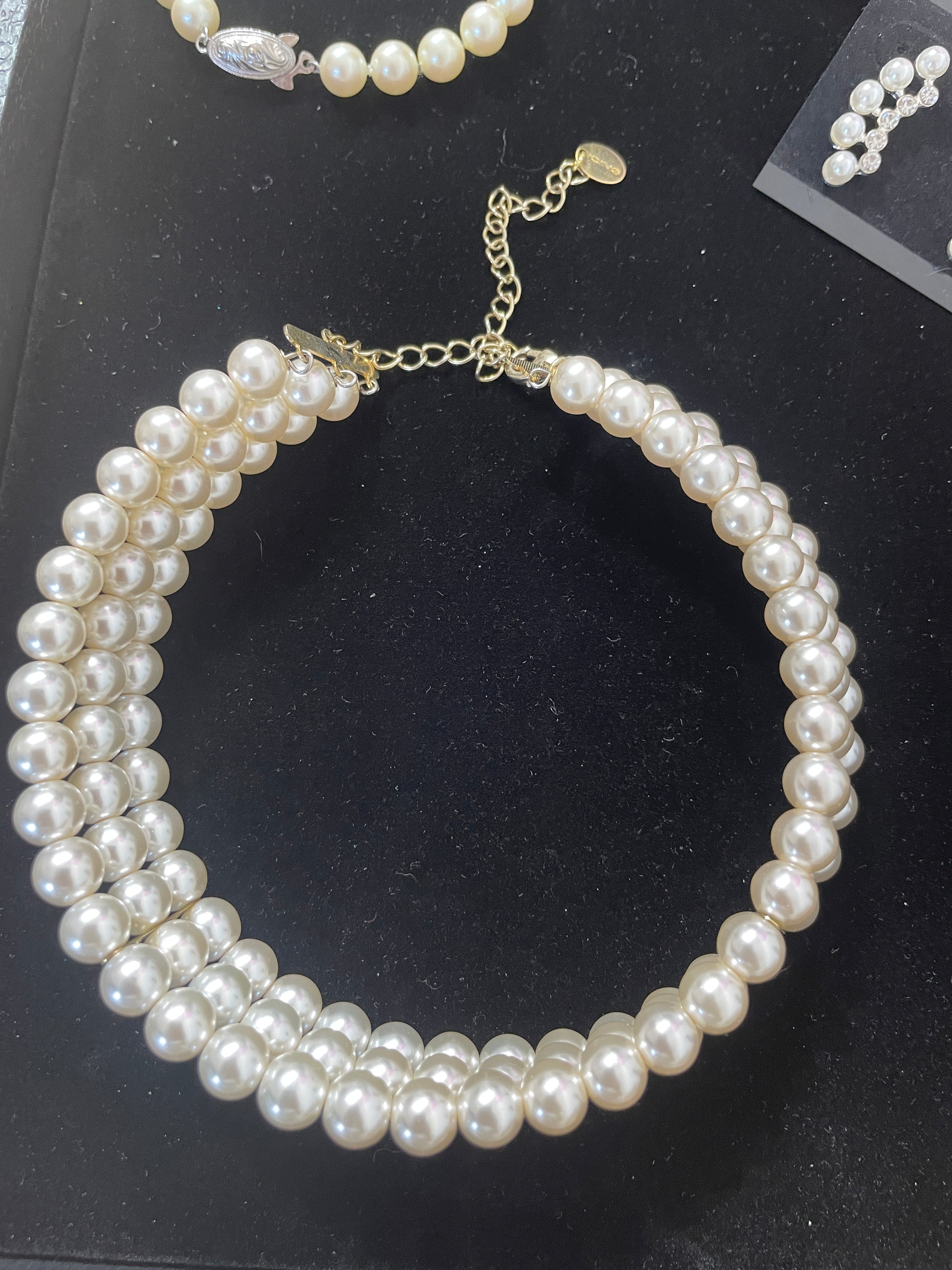 Faux pearl choker necklace with gold-tone clasp