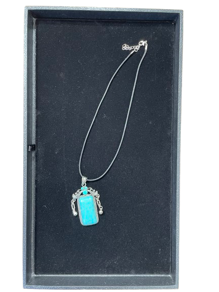 Turquoise pendant necklace in display box