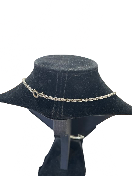 Heart frame pendant necklace clasp detail