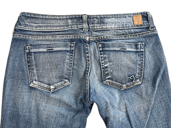 GUESS Jeans size 28 medium wash cropped jeans back pocket view