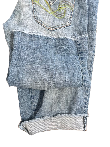 SB Denim women's size 7/8 raw hem light wash denim Bermuda shorts detail