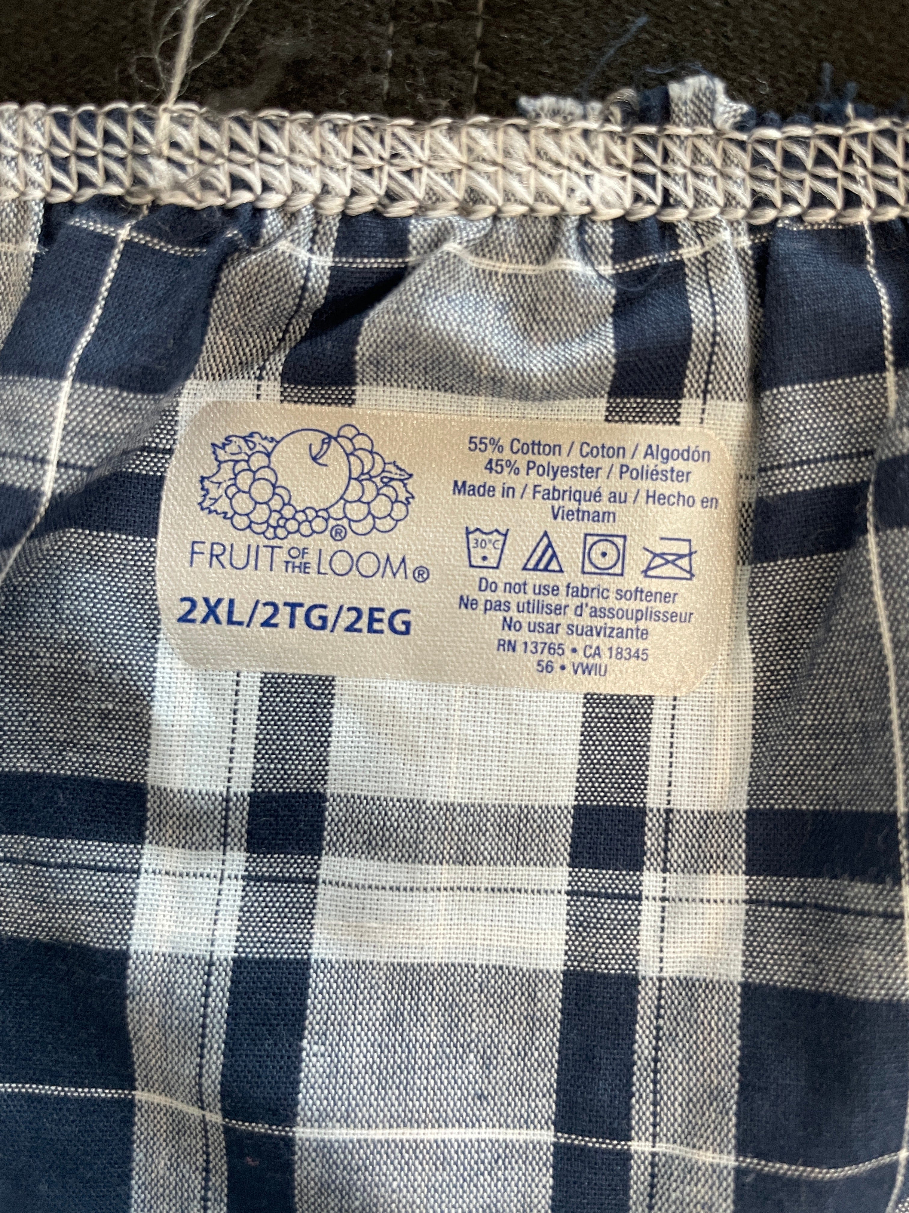 Fruit of the Loom Men's 2XL Navy Plaid Boxer Shorts Size and Fabric Tag