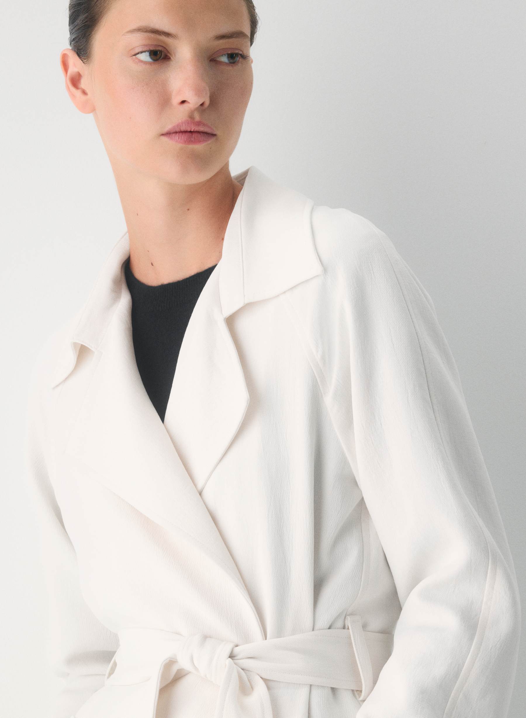 Aritzia Splendor Trench Light Birch Close Up